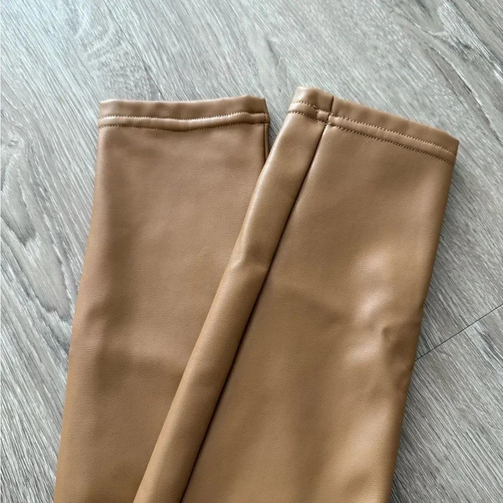 Abercrombie & Fitch Vegan Leather Leggings - Picture 4 of 10